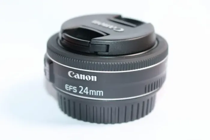 Lente Canon EF-S 24mm f/2.8 STM Pancake (Super Compacta, 125g)