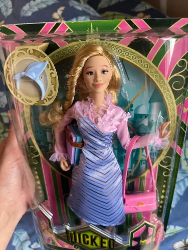 BONECA WICKED COLEGIAL GLINDA ARIANA GRANDE