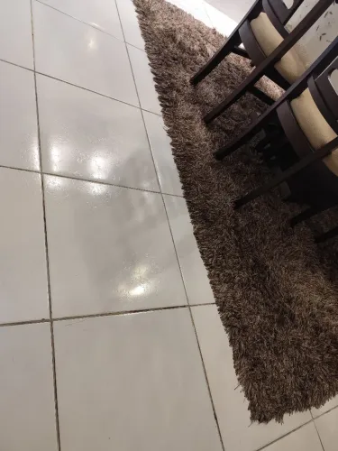 Vendo tapete grande sala de jantar e serve também para sala de estar