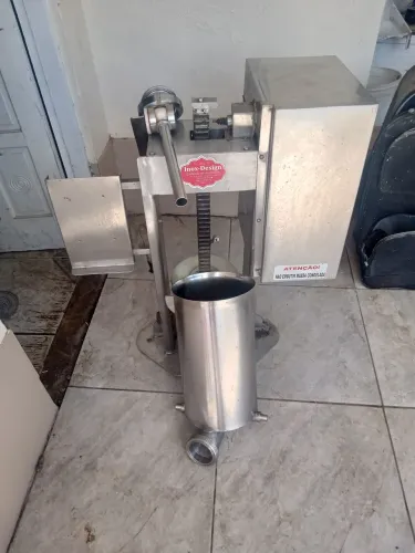 Máquina de encher linguiça elétrica