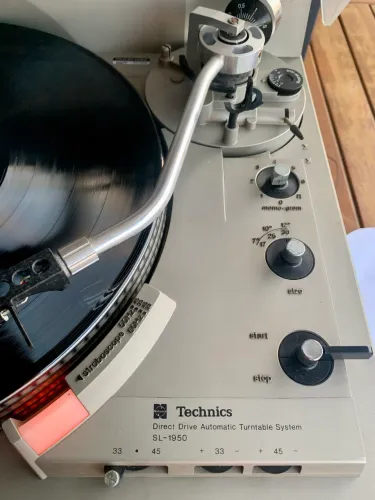 Toca disco Technics SL-1950