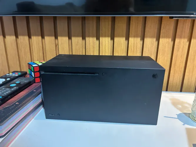 Xbox Series X - 1TB e 2 Controles (Troco em PS5)