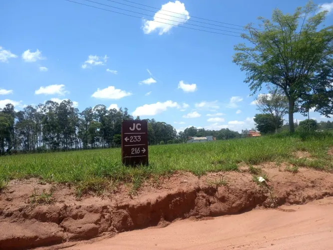 Vende-se um terreno no interior de São Paulo em um condomínio fechado Thermas de Santa 