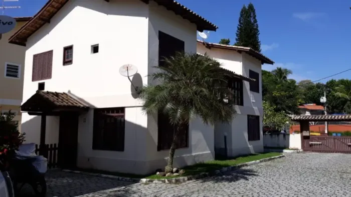 Casa em Itaipu para alugar, 3 quartos, em condomínio.