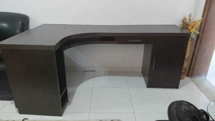 Micro-ondas, Colchão de Casal, Cama Box de Casal, Mesa de Estudos em L