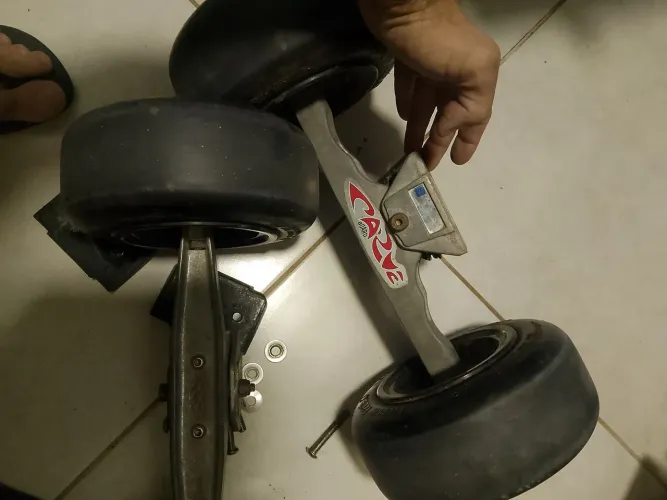 Trucks longboard caver com pneu 