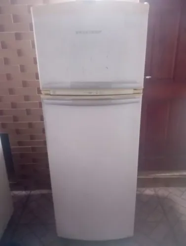 Vendo geladeira Brastemp Frost Free duplex voltagem 220 entrega por minha conta grátis