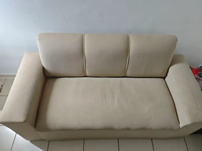 Sofá de três lugares 