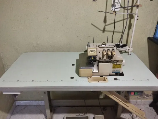 Máquina de Costura Overlook industrial