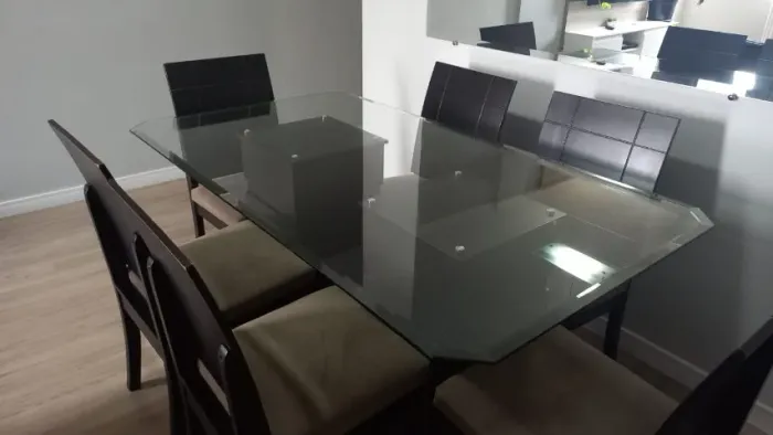 Jogo de mesa de jantar 1,60 e 6 cadeiras