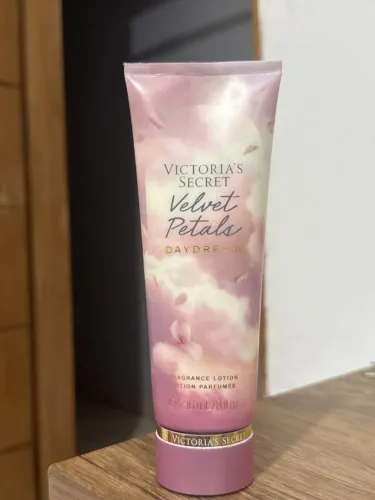creme corporal victoria's secret velvet petals daydream