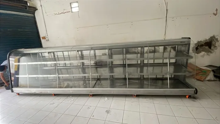 Balcão 5 M tupi 45 bandejas.