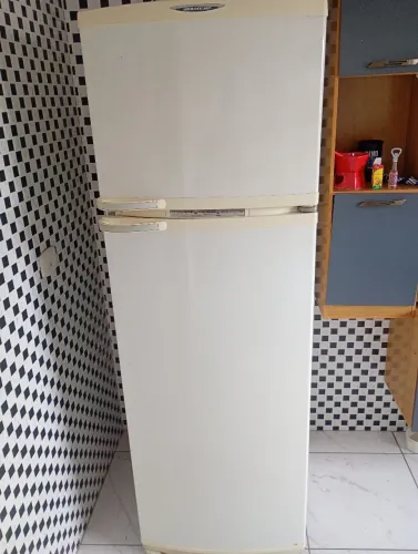 Geladeira Brastemp semi nova, funcionando perfeitamente 