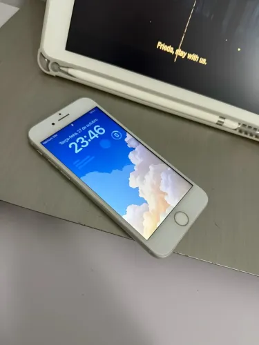 iPhone 8