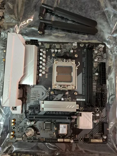Placa Mãe Gigabyte B650M Gaming WIFI, Chipset B650, AMD AM5, M-ATX, DDR5