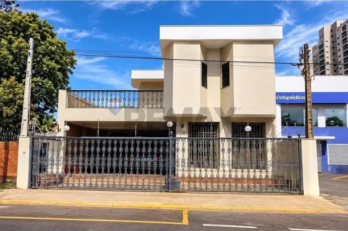 CASA SOBRADO COM 4 QUARTOS À VENDA NO CENTRO DE FRANCA/SP