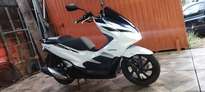 PCX super conservada toda em dias documentação tudo ok