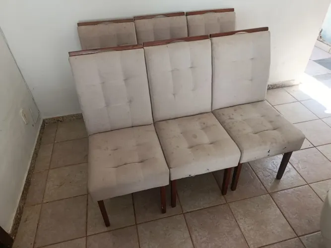 Jogo com 6 cadeiras de jantar