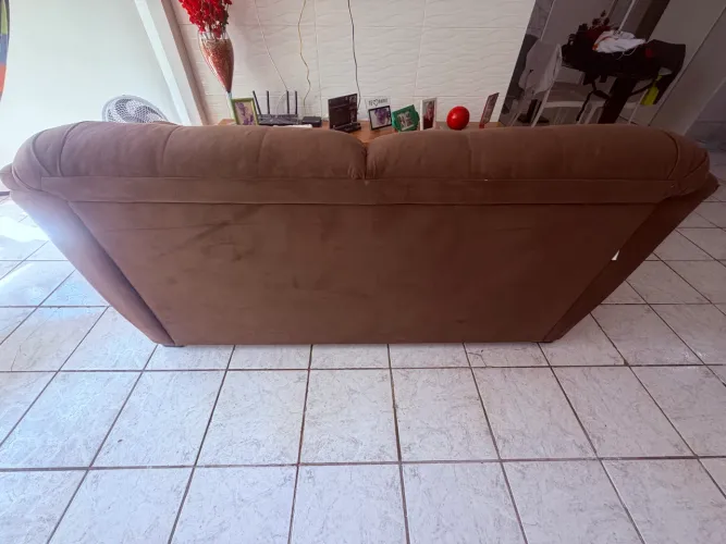 Sofá três lugares para vender logo