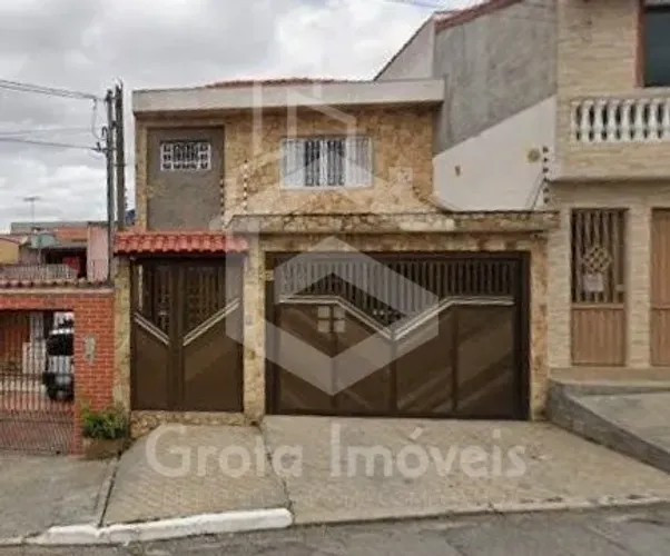 3 Dormitórios (1 Suíte e Hidromassagem), 2 Vagas, Corredor Lateral, Churrasqueira.