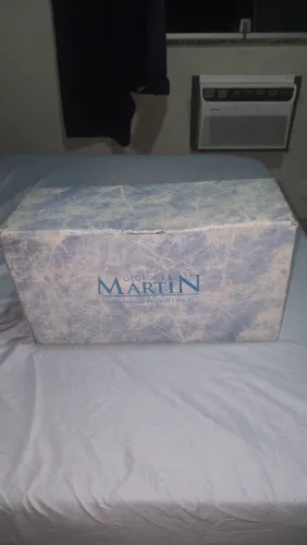 Box de colecionador da série As Crônicas de Gelo e Fogo de George R. R. Martin.