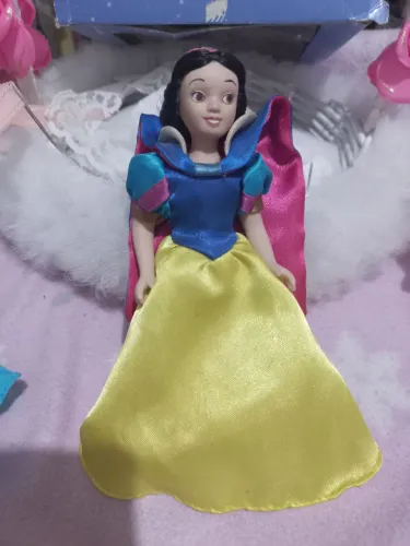 Boneca branca de neve Disney