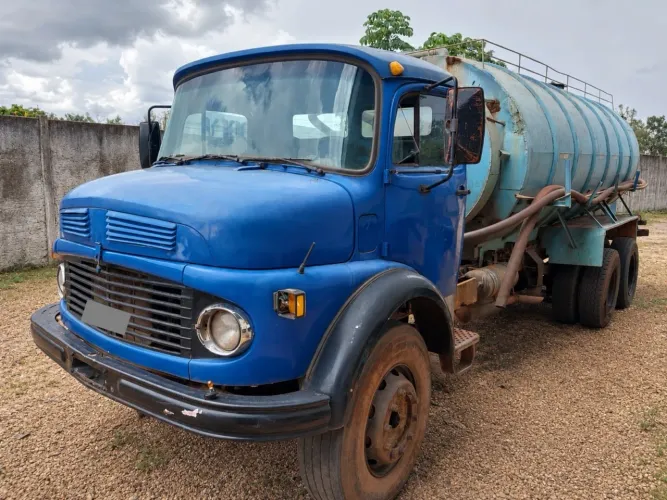 ? Mercedes-Benz L1113 - Caminhão Tanque à Venda ?
