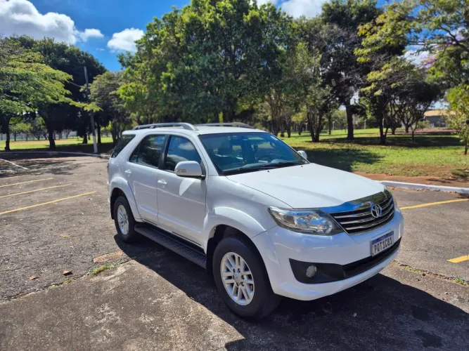 Toyota Hilux SW4 SR 4X2 2.7/ 2.7 Flex 16V Aut. 2015