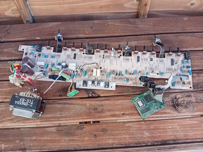 Placas de pré e power do amplificador Fender FM212 para manutenção ou retirada de peças 