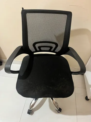 Vendo cadeira de escritório com rodinhas