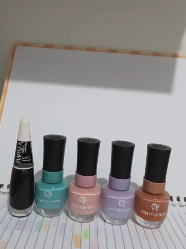 Esmaltes ana hickmann e impala