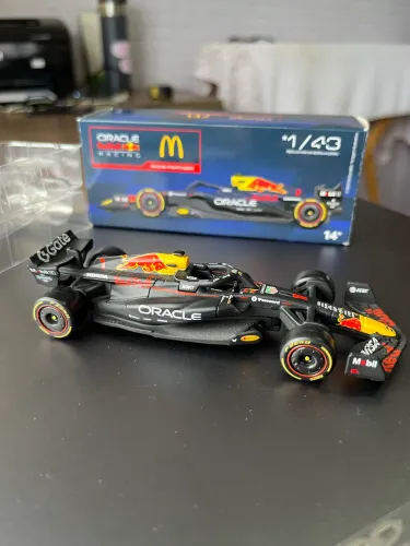 F1 Red Bull miniatura 1:43 McDonalds
