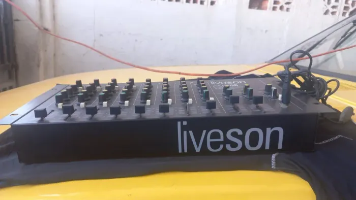 Amplificador e mesa de som