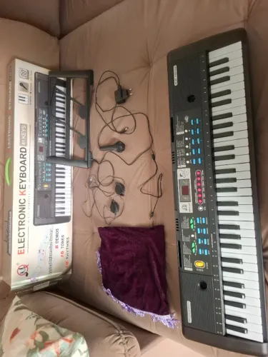 Teclado Musical Digital, 61 Teclas Iluminadas,Piano Digital para Iniciantes.