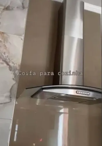 Vende se exaustor serve pra ilha e serve pra por normal
