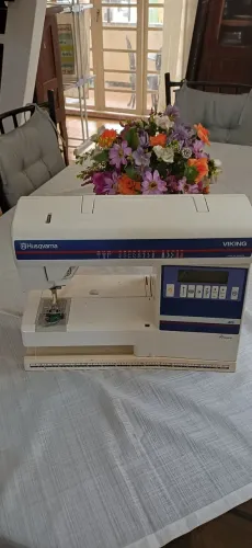 Vendo maquina de costura Husqvarna
