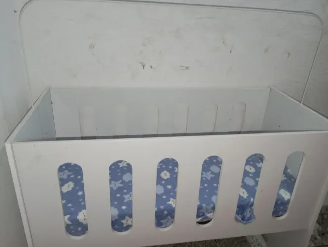 Mini berço com colchão semi-novo 2x1 usando por apenas por 7 meses