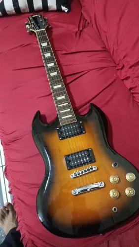 Vendo ou troco Guitarra por baixo ou algo que me interesse 