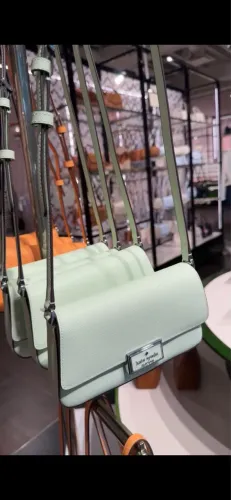 Bolsa tiracolo transversal Kate spade cor verde