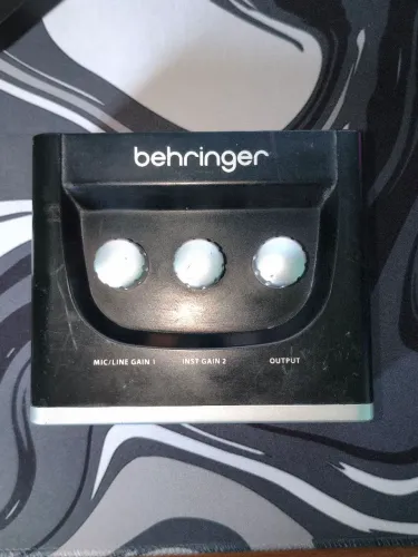 Interface de Áudio - BEHRINGER U-PHORIA UM2