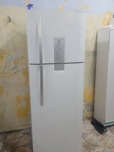 Geladeira Eletrolux. Dfn52