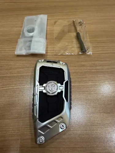 Capa chave BMW 320i em metal prata