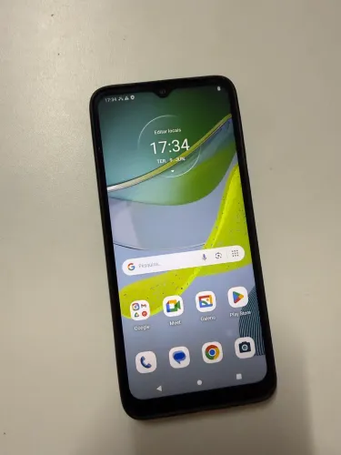 Vendo Moto E13 bem conservado 