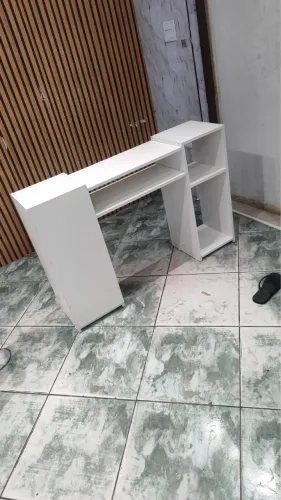 Mesa de manicure poucas vezes usadas