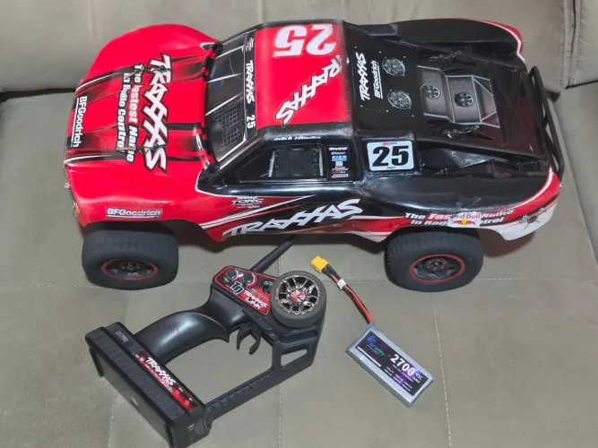 Automodelo traxxas slash 4x2 titãn