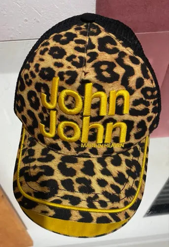Vendo Bonés femininos 