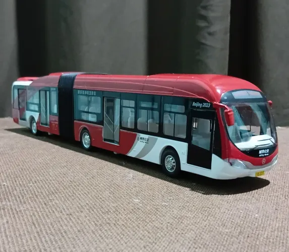 Miniatura de ônibus articulado