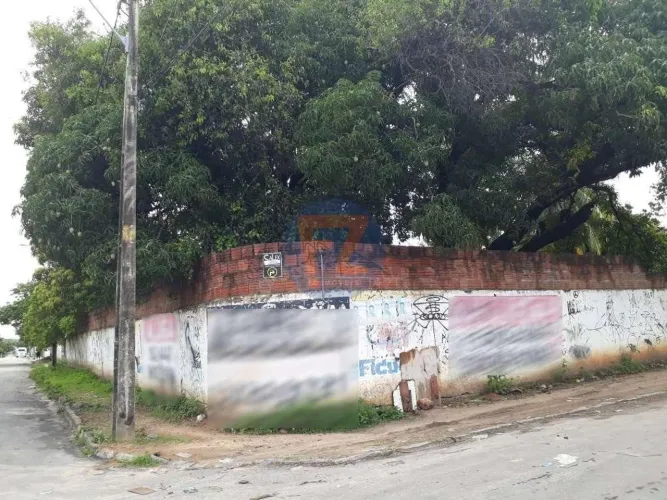 Locação de Terreno / Padrão na cidade de Fortaleza