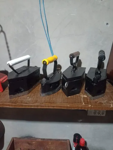 Kit 4 Ferros Antigos em Ferro Fundido