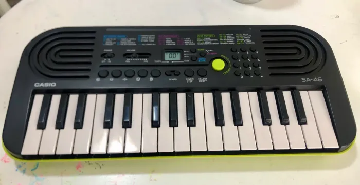 Vende se Teclado Cássio SA-46 novíssimo 